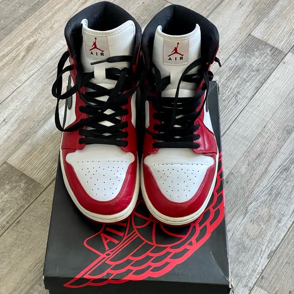 Jordan 1 Chicago - Picture 2 of 4